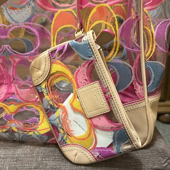 Coach Clear Scribble XL Tote with attached removable wristlet New Without Tag - Picture 6 of 6